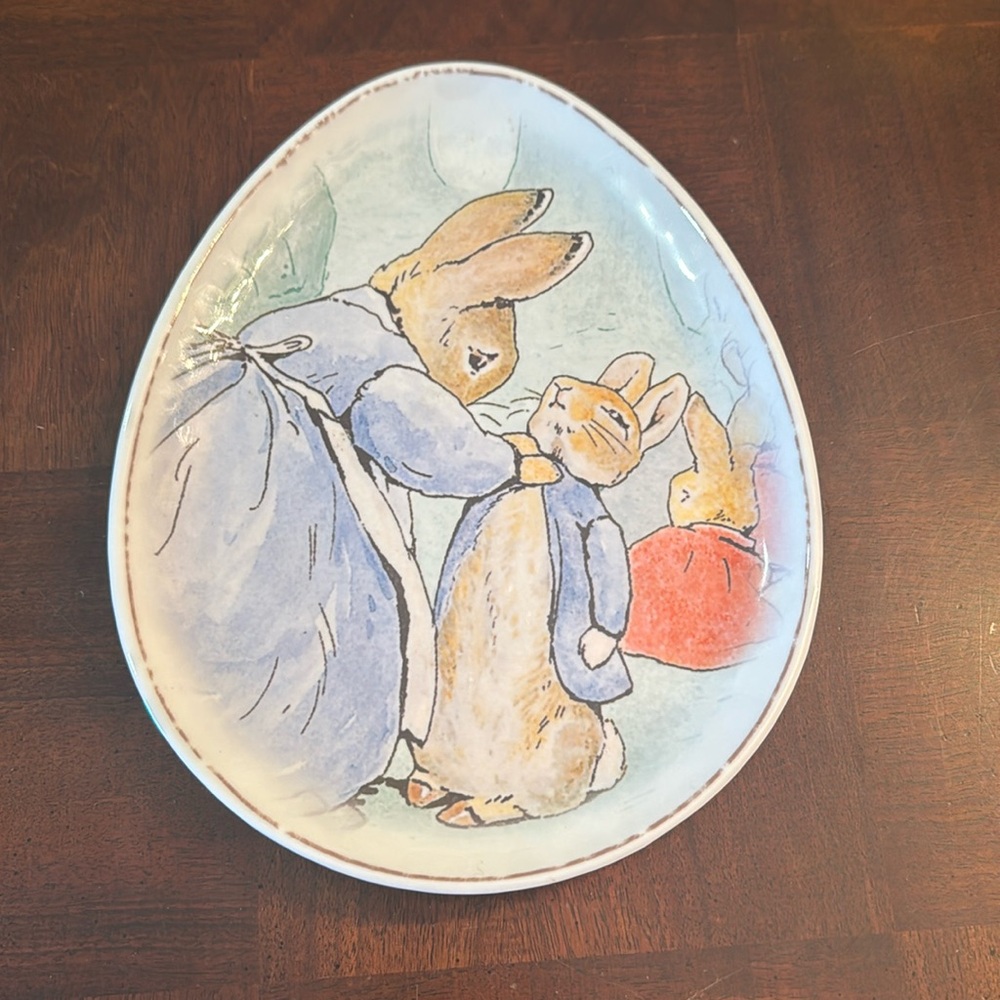 Pottery Barn Kids Egg Shape Melamine Plate Peter Rabbit Beatrix Potter